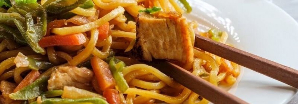 Tavuklu Sebzeli Udon Erişte Tarifi Tavuklu Sebzeli Udon Erişte Tarifi